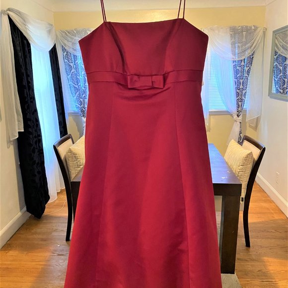 David's Bridal:RED AND WHITE WEDDING DRESS w/ONE BRIDESMAID AND TWO FLOWER GIRL - Picture 9 of 16